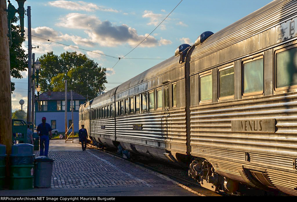 CBQ Nebraska Zephyr on the side track